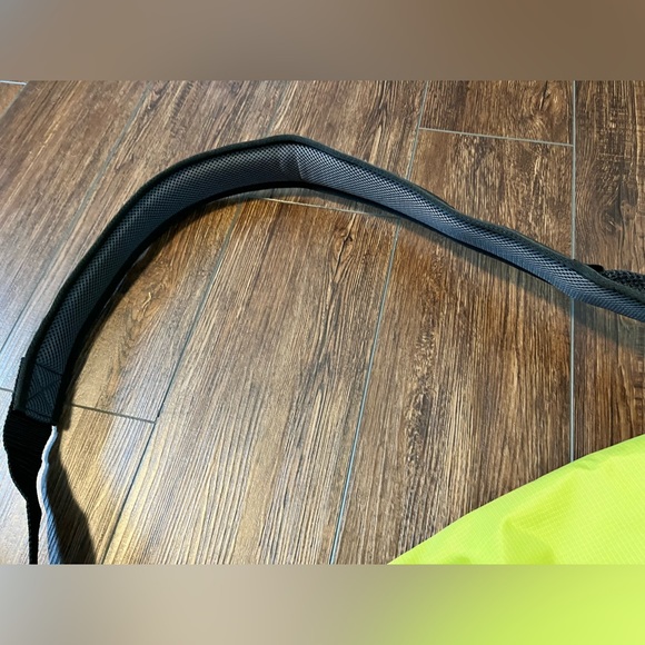 NWOT L.L. Bean messenger bag. Yellow & black. Cushioned strap. Many compartments - Picture 13 of 15